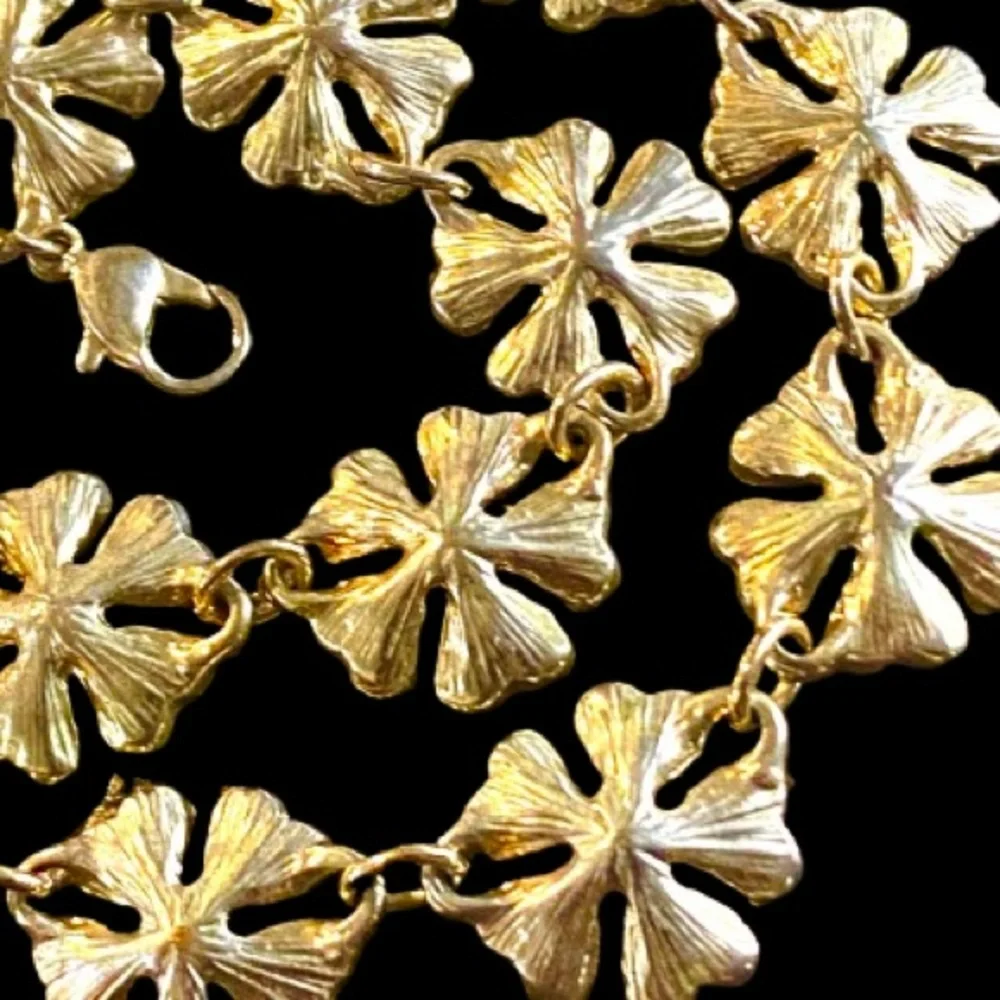 Vintage Gold Tone Dogwood Flower Link  Necklace Choker With Clear Rhinestones